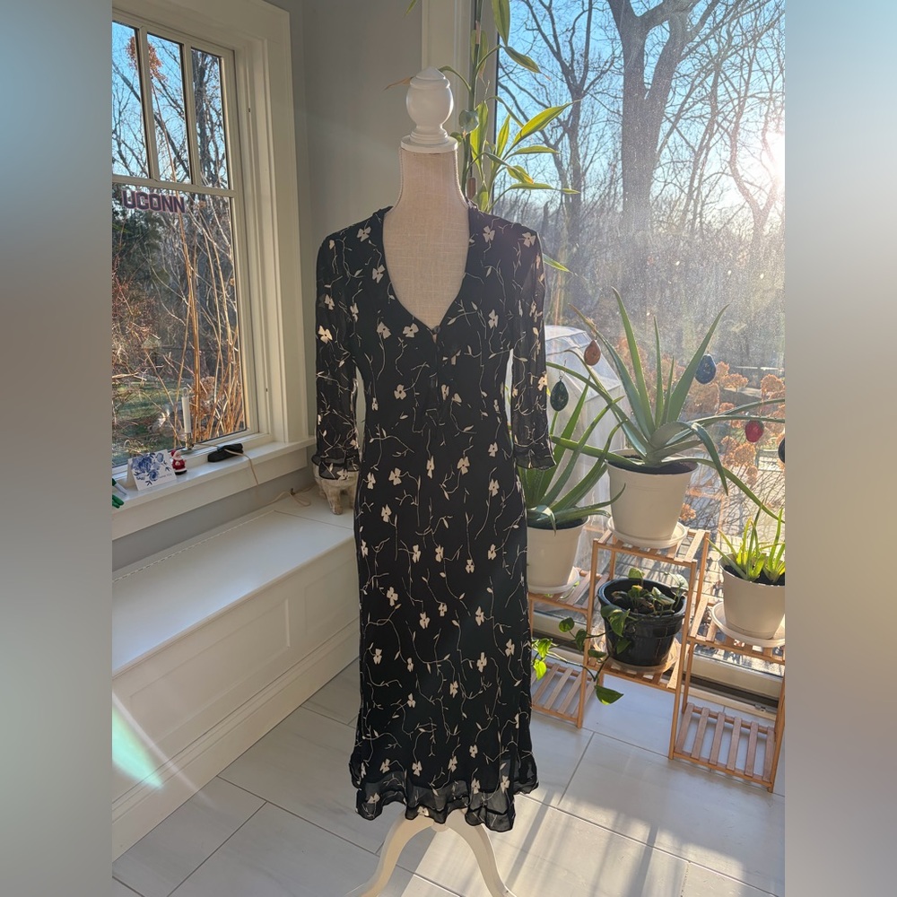 Lapis Black and White Floral Midi Dress